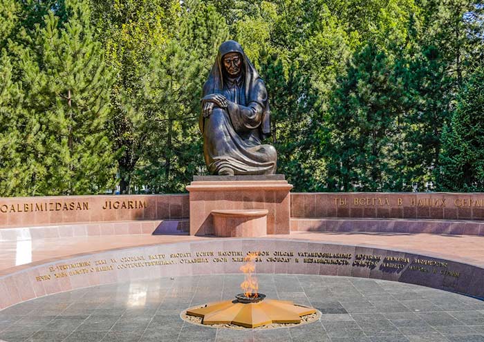 塔什干獨立廣場 塔什干獨立廣場