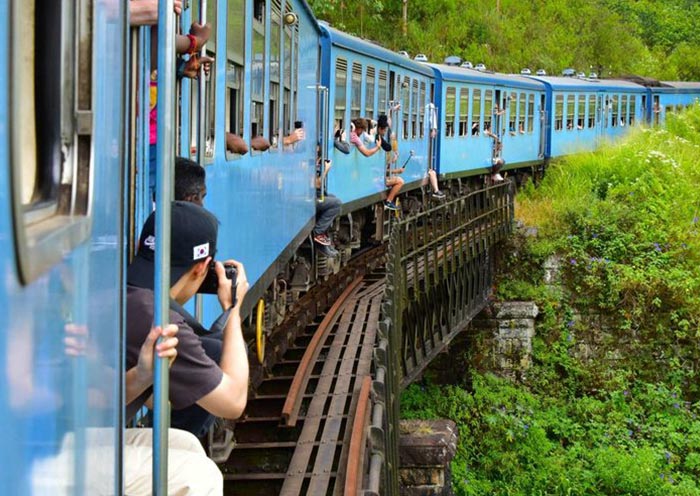 乘觀光火車前往埃勒Ella 乘觀光火車前往埃勒Ella